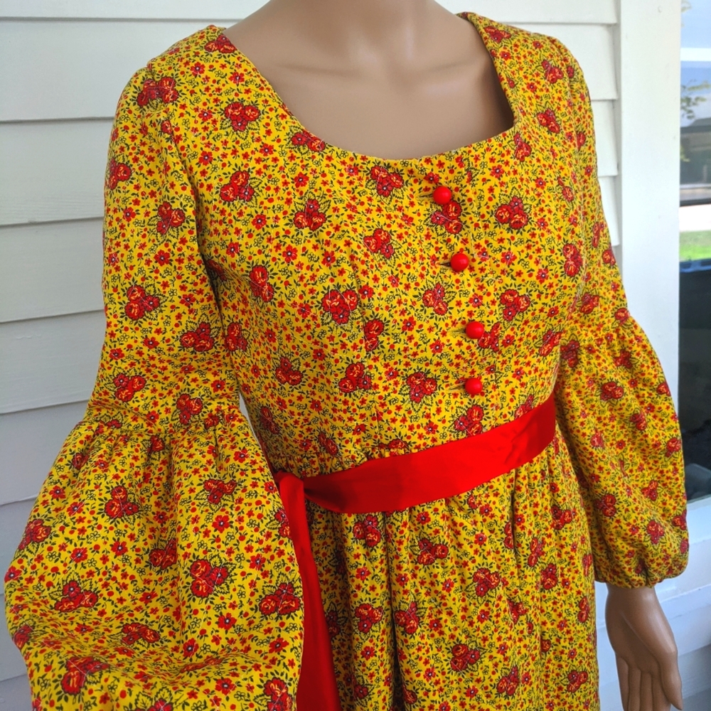 Yellow Floral Print Robe Maxi Mod Hippie Quilted Bishop Sleeve XS